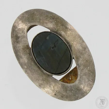 Solmiopidin kivellä, leveys 40mm, 925br,  Paino: 10 g