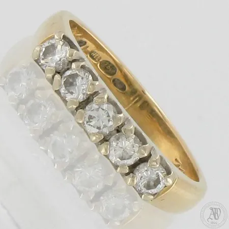 Timanttisormus 5xn.0.10ct, kaiverrettu ja käytön jälkiä, koko 19, 750,  Paino: 5,2 g
