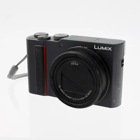 Kompaktikamera, Panasonic Lumix DC-TZ200, rungossa ja näytössä käytön jälkiä, laatikko, yksi akku ja latausjohto