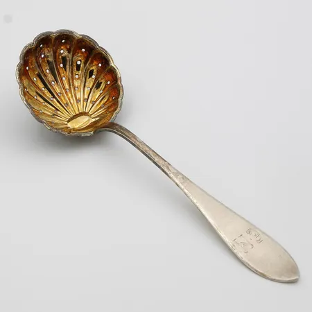 Sirotinlusikka, kaiverrettu, pituus 150mm, 813,  Paino: 29,9 g