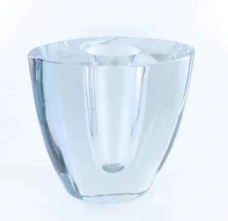 Maljakko Iittala, signeerattu Tapio Wirkkala Iittala, korkeus 120mm, pohjassa käyttökulumaa, nouto ainoastaan konttorilta