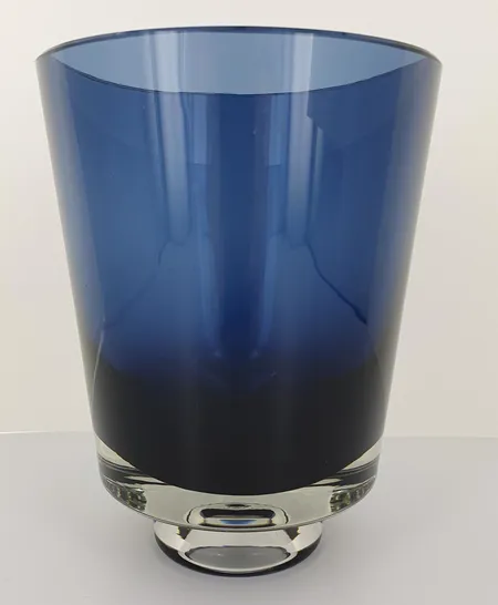 Lasimaljakko, signeeraus Kaj Franck KF 268, Nuutajärvi, -62, korkeus 16cm, kyljessä pieniä naarmuja ja yksi iskeymä (1mm)