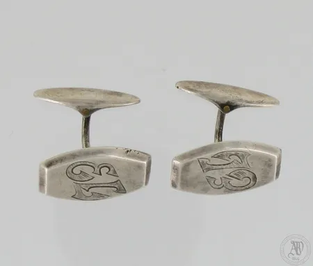 Kalvosinnapit, kaiverretut, 813br,  Paino: 12,2 g