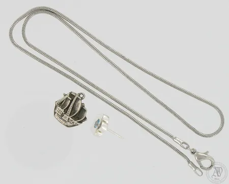 Viallisia koruja 800-925br ja käärmeketju metallia Paino: 2,6 g