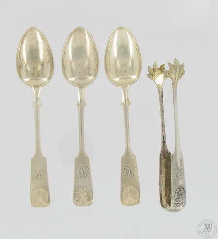 Pöytähopeaa, kaiverrettuja, 813-830,  Paino: 53,7 g