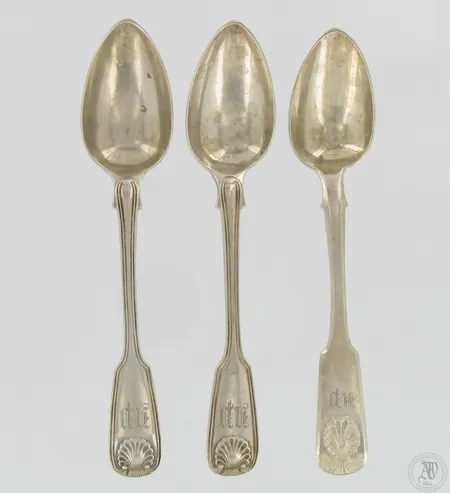 Kolme jälkiruokalusikkaa, Musla, kaiverrettu, pituus 150mm, 84,  Paino: 93,2 g