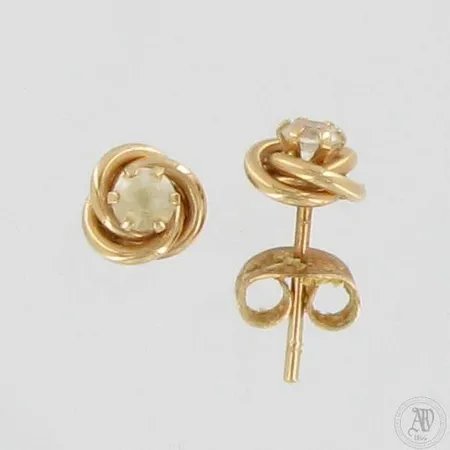 Kivikorvakorut, korkeus 6mm, 585br,  Paino: 1,3 g