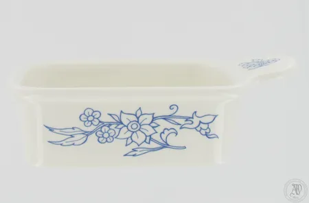 Arabia voi- / juustoastia, Sininen keittiö, Design Raija Uosikkinen, korkeus 5cm, leveys 18,5 x 11,5cm