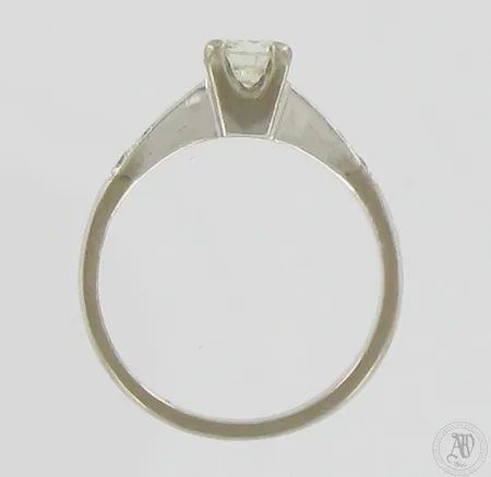 Timanttisormus 4xn.0.02ct 1xn.0.45ct, koko 17¼, 585 valkokulta,  Paino: 4 g