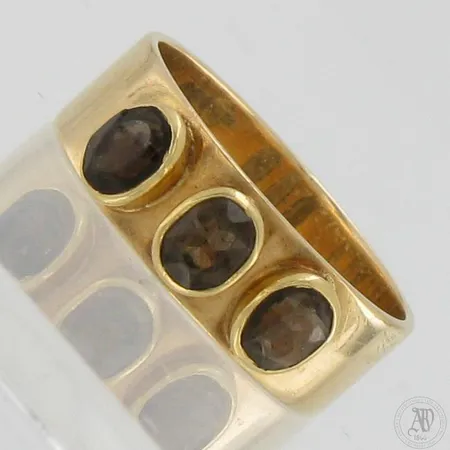 Kivisormus, kivissä kulumaa ja rungossa pieniä käytön jälkiä, koko 18, vuodelta 1959, 585br,  Paino: 4,4 g