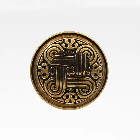 Rintakoru, Kalevala Koru, Hannun vaakuna, Ø 28mm, pronssia
