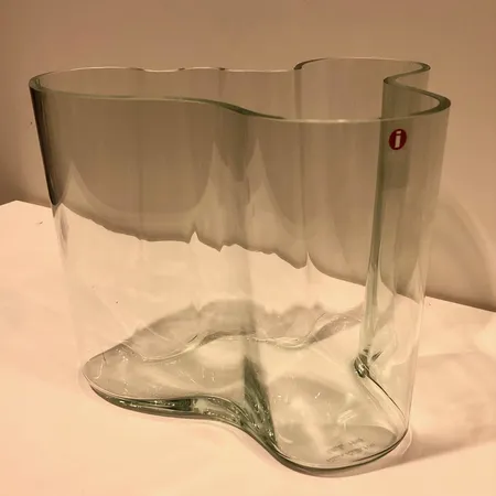 Aalto-maljakko, Iittala, design Alvar Aalto, korkeus 160mm, laser kaiverrus Alvar Aalto 100 Iittala 1998, vihertävää lasia