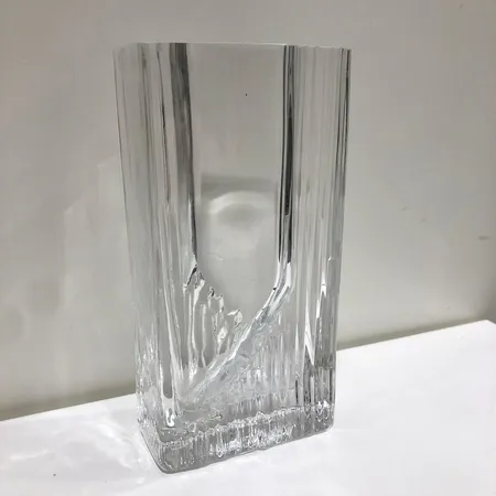 Maljakko, Iittala Sointu, design Tapio Wirkkala, korkeus 16cm