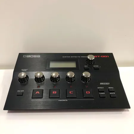 Efektipedaali Boss GT-001,  johdot ja laatikko