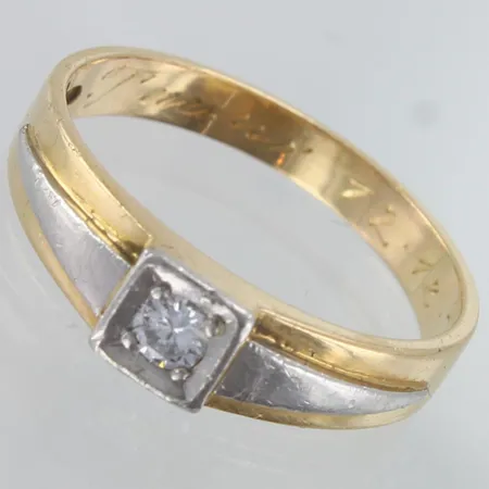 Timanttisormus 1xn.0.10ct, kaiverrettu ja käytön jälkiä, koko 18, 750 keöta- ja valkokulta,  Paino: 4,4 g