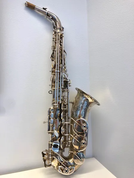 Tenorisaksofoni Yanagisawa T991, serial 00303350, made in Japan, kantolaukku, suukappaleen korkkiosassa kulumaa