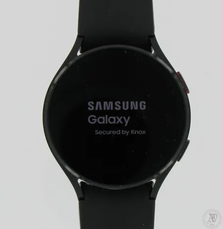 Älykello Galaxy Watch4, musta silikoniranneke, rungon Ø 44mm, rannekkeen pituus 185-230mm, alkuperäinen laatikko ja laturi. 