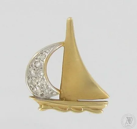 Purjevene-riipus timanteilla yhteensä 0.06ct, korkeus 17mm, leveys 15mm, 585,  Paino: 1 g