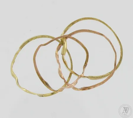 Viallinen kultasormus, 585,  Paino: 3,8 g