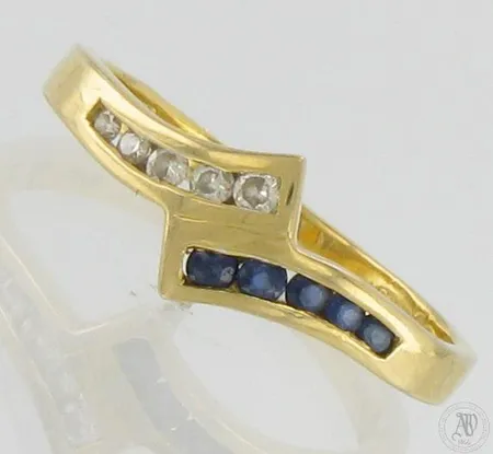 Sinisafiirisormus timanteilla 5xn.0.01-0.03ct, koko 17¾, 585br,  Paino: 2 g