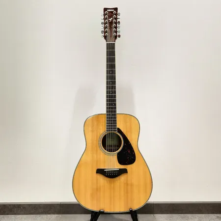 Akustien kitara, Yamaha, FG820-12, 12 kielinen, pehmeä laukku Ei lähetetä