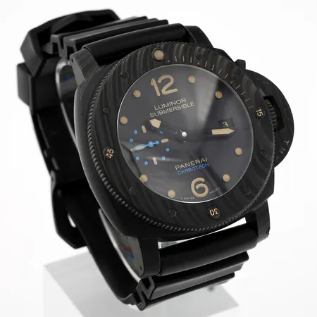Rannekello Panerai Luminor Submersible 1950 3 Days Automatic CARBOTECH, ref.no PAM00616 / OP7026, serial no:T0318/1000, laatikko, paperit, kumi sekä nahkahihna.