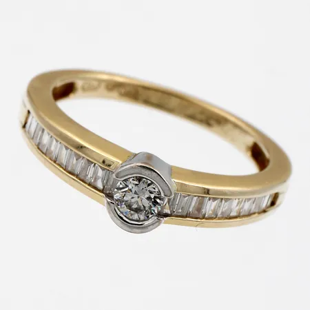 Timanttisormus 1xn.0.15ct ja 20x0.01-0.02ct baguette hiontaisia, koko 16½, kaiverrettu, 585,   Paino: 3 g