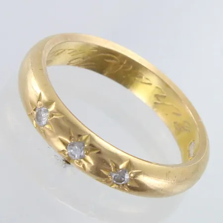Timanttisormus 3xn.0.02ct, kaiverrettu, käytön jälkiä, koko 16½, 750,  Paino: 4,4 g