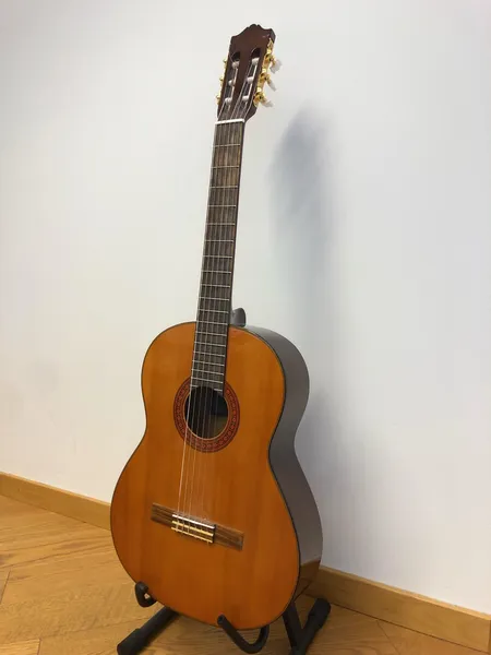 Akustinen kitara Yamaha C70, pehmeä kantokassi.  Ei lähetetä