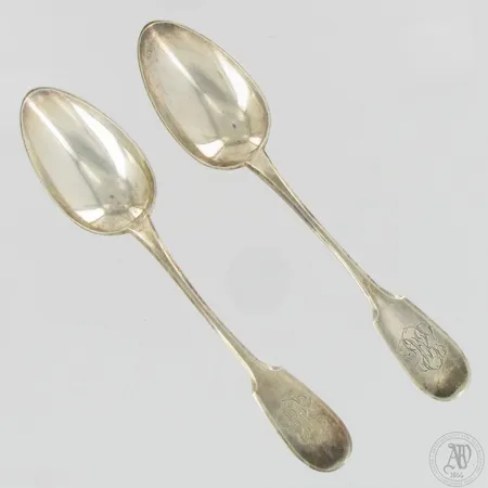 Kaksi lusikkaa, kaiverrettuja ja käytön jälkiä, pituus 200mm, Venäjä 1896-1908, 84,  Paino: 39,2 g