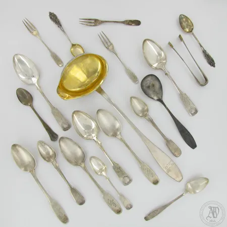 Pöytähopeaa, osa viallisia, 813-830,  Paino: 894,9 g