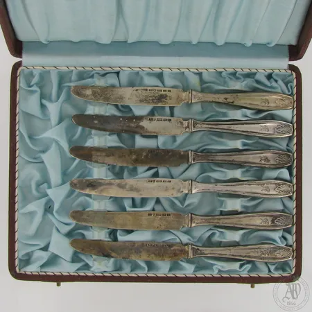 Kuusi hedelmäveistä, Musla, kaiverrettu ja käytön jälkiä, pituus 160mm, 813,  Paino: 171,8 g