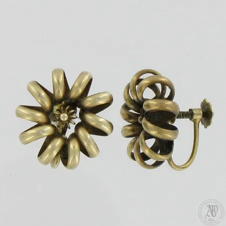 Korvakorut, korkeus 15mm, ruuvitaustat, 813,  Paino: 5,3 g