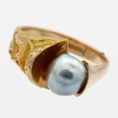Helmisormus, Lapponia, "Helmen synty", design Björn Weckström, koko 17½, helmen Ø 7,9mm, vuodelta 1976, 585br, Paino: 4,8 g