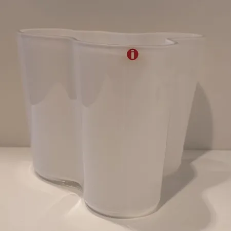 Aalto-maljakko, Iittala, korkeus 120mm, laserkaiverrus, valkoinen 