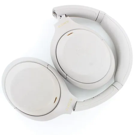 Langattomat vastamelukuulokkeet Sony WH-1000XM4, käytön jälkiä, kotelo likainen, latauspiuha puuttuu