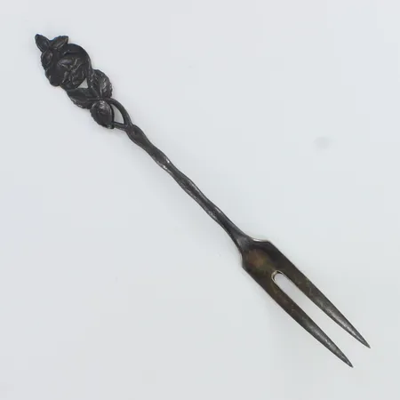 Leikkelehaarukka, Ruusu, käytön jälkiä, pituus 154mm, 813h,  Paino: 16,5 g