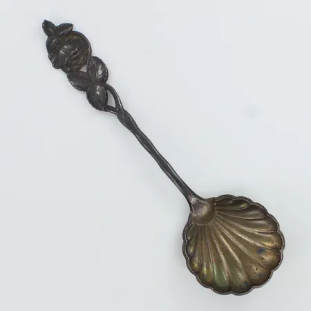 Sokerilusikka, Ruusu, käytön jälkiä, pituus 148mm, 813h,  Paino: 28,6 g