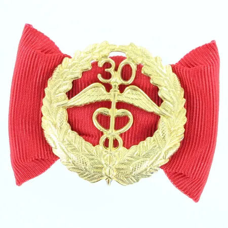 Keskuskauppakamarin ansiomerkki 30 vuotta, korkeus 34mm, leveys 49mm, 830br,  Paino: 7,3 g