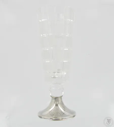 Kristallimaljakko hopeajalalla, korkeus 220mm, 830br,  Paino: 710,8 g