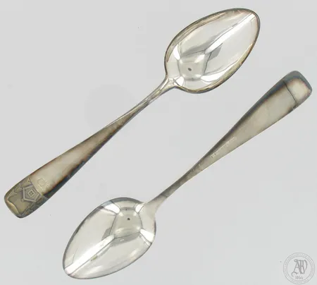 Kaksi lusikkaa, pituus 165mm, 813,  Paino: 62,7 g