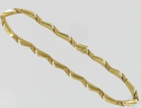 Kaulakoru, pituus 43cm, leveys 9mm, tekijäleima AKT = Tammen Koru Ky, vuosileima 1998, 585,  Paino: 30,5 g