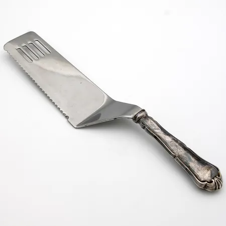 Voileipäkakkuotin, Chippendale, kaiverrettu ja käytön jälkiä, pituus 250mm, 830br,  Paino: 130,6 g