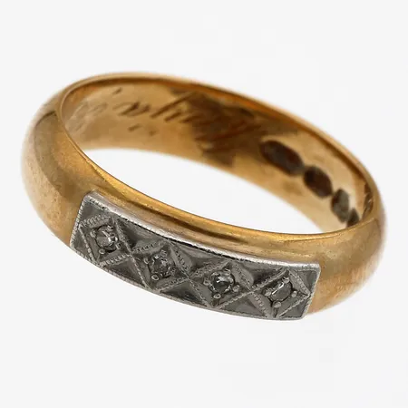Timanttisormus 4xn.0.005ct, kaiverrettu ja käytön jälkiä, koko 16½, 750,  Paino: 5,2 g