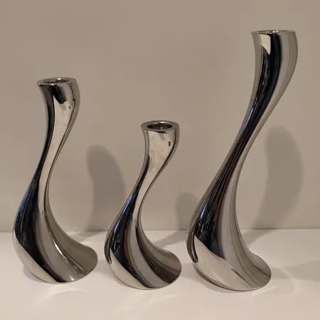 Kolme kynttilänjalkaa, design Georg Jensen, terästä, korkeus 160-240mm, pientä käytön jälkeä, 