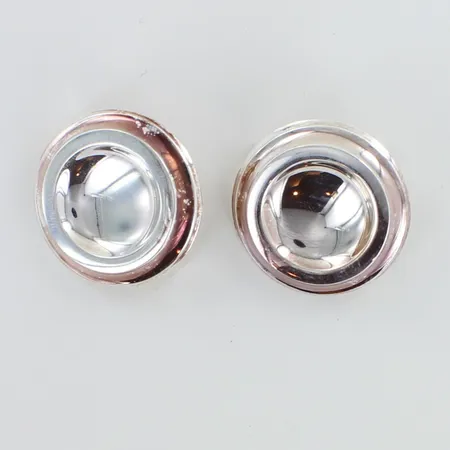 Kaksi juustonappia, käytön jälkiä, Ø33mm, 830,  Paino: 10,7 g