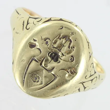 Kuvioitu kantasormus, taittunut, käytön jälkiä, koko 19½, 585,  Paino: 11,2 g