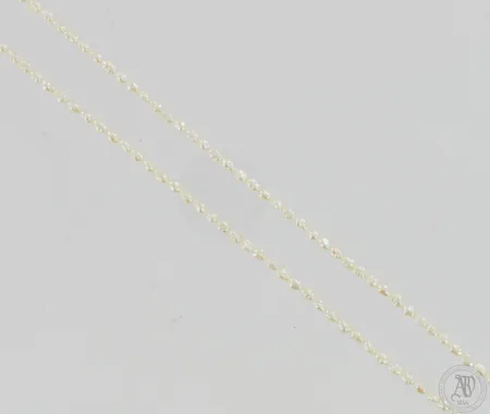 Helminauha, pituus 90cm, leveys 3-4mm.
