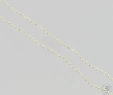 Helminauha, pituus 90cm, leveys 3-4mm.