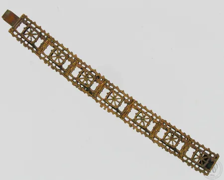Rannekoru, pituus 180mm, leveys 20mm, lukon kieleke viallinen, P. Sarpaneva, pronssi. 
